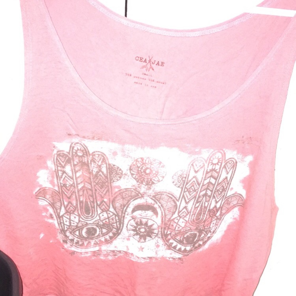 ❌SOLD❌ FREE (w/ purchase) Pink Hamsa hand tank top